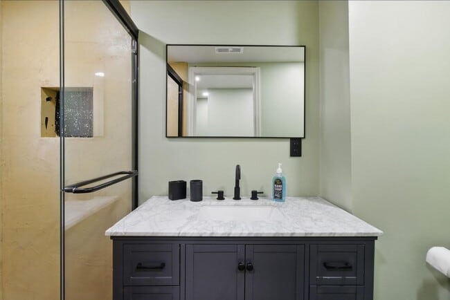 Photo - 1232 W Lombard St Townhome
