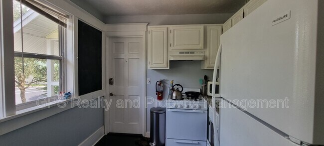 Foto del edificio - 134 W Howry Ave