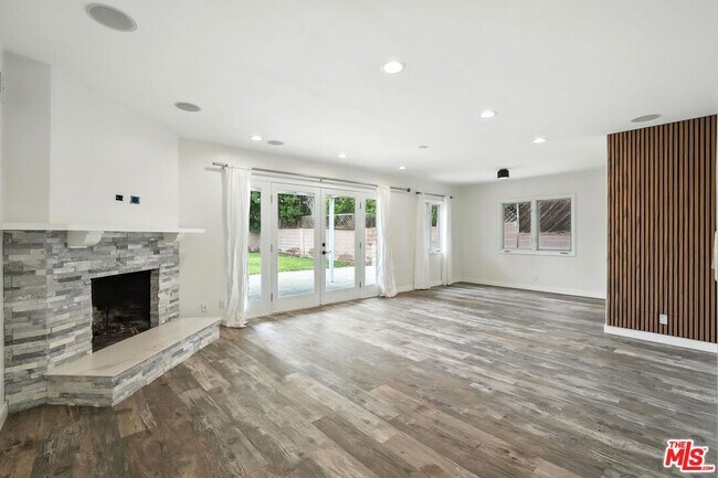 Foto del edificio - 6137 Laurelgrove Ave