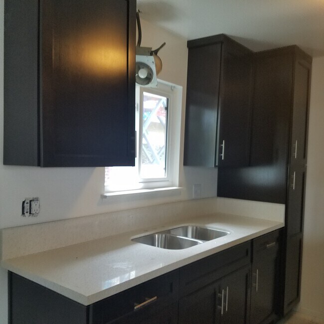 Kitchen - 119 S Ohio St