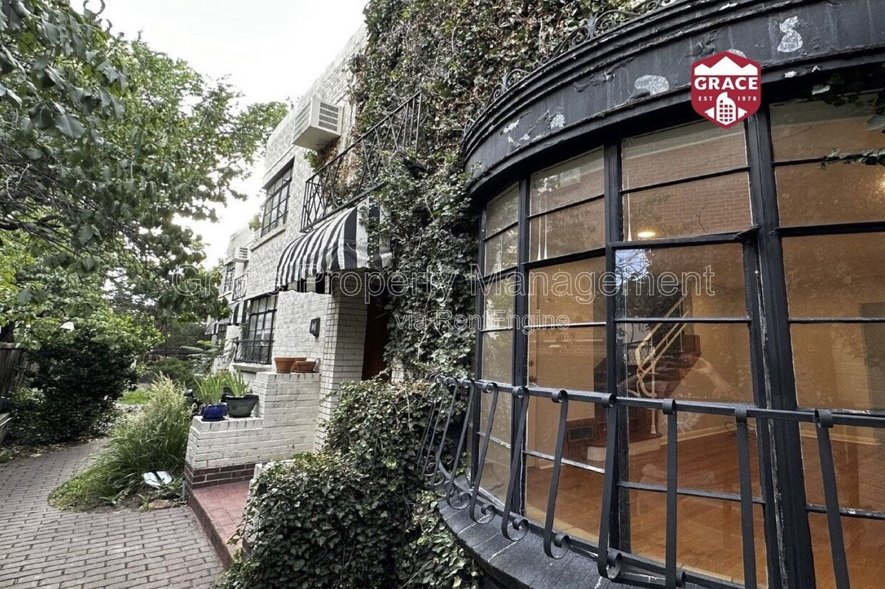 Photo - 1050 N Logan St