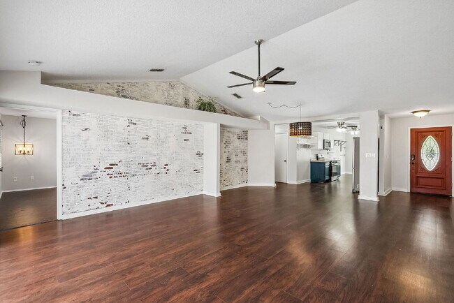 Foto del edificio - Charming 3-Bedroom Home in Desirable Oviedo!