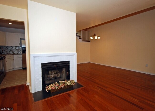 Building Photo - 384 Waterview Rd