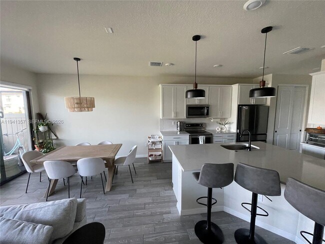 Foto del edificio - 4441 Appleton Cir E