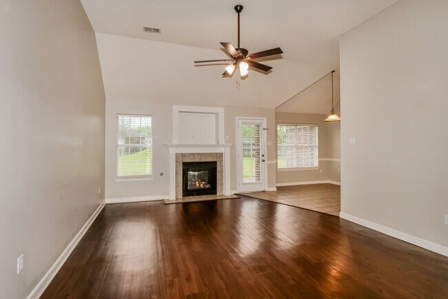 Building Photo - 185 Mossy Springs Dr