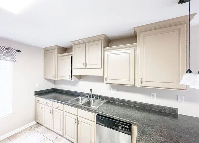 Foto del edificio - Charming 3/2 furnished home on quiet street