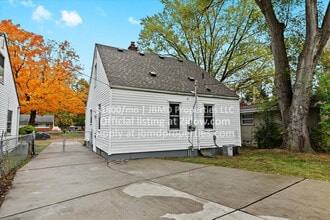 Building Photo - 24211 Parklawn St