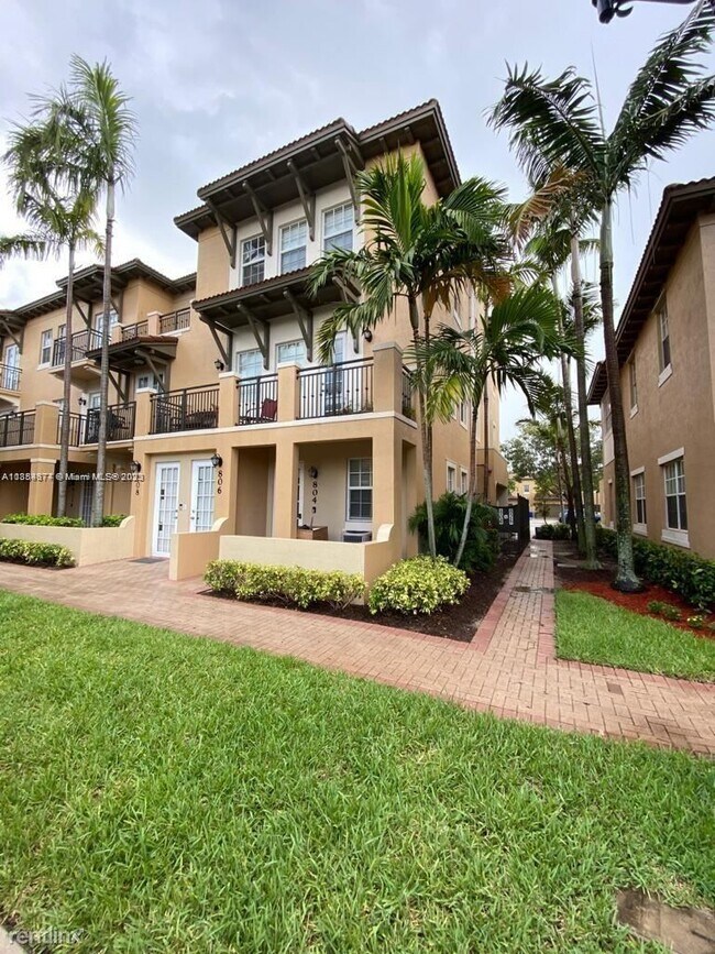 Foto del edificio - 2 br, 2 bath Townhome - 804 SW 147th Ave