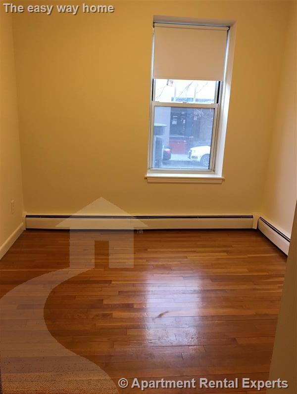 Building Photo - 164 N Beacon St