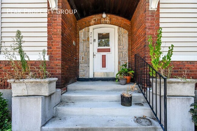 Foto del edificio - 2610 Woodburn Ave