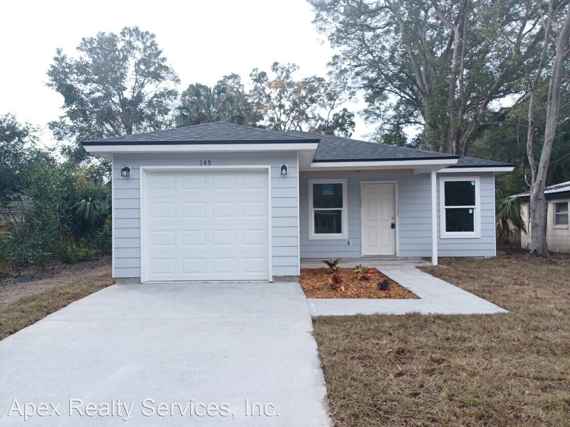 3 br, 2 bath House 145 b St House Rental in St. Augustine, FL