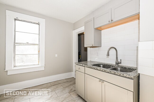 Foto del edificio - 1548 W 23rd St