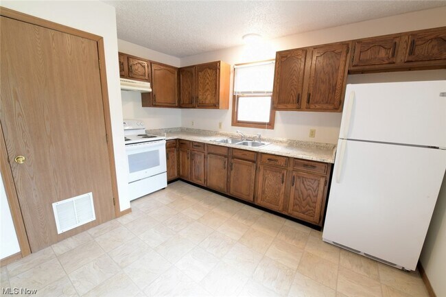 Building Photo - 1328 Richey Rd