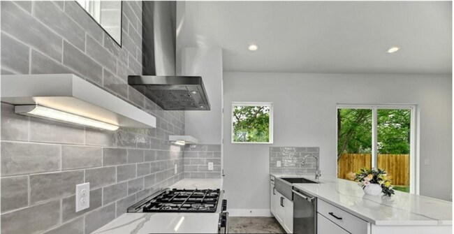Building Photo - 5510 Woodrow Ave