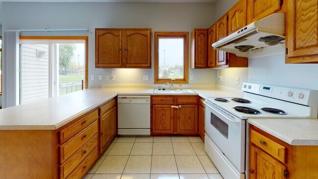 Building Photo - 2504 Somerset Dr
