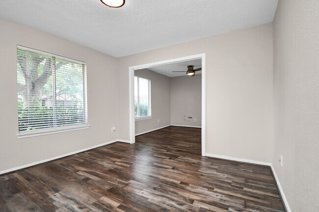 Foto del edificio - 13002 Kingsmill Dr