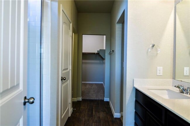 Building Photo - 117 Rochester Ln