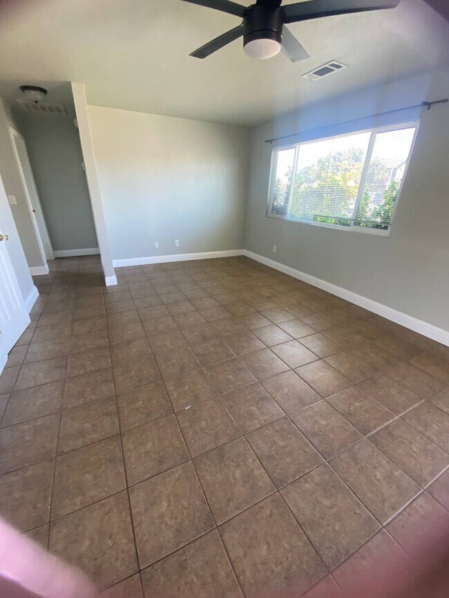 Foto del edificio - 314 W Maple St