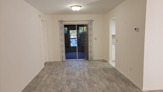Building Photo - Homosassa 3/2/2 Pool Home