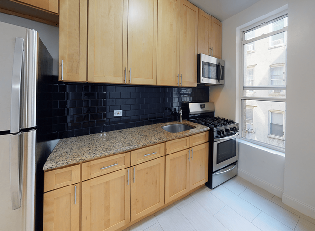 Building Photo - 453 W 140th St