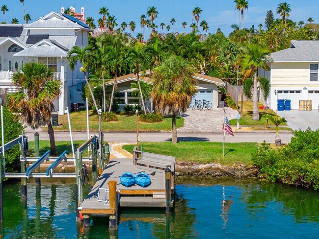 Building Photo - 3204 S Maritana Dr