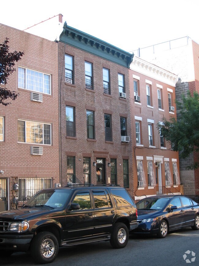 Building Photo - 194 Eldert St