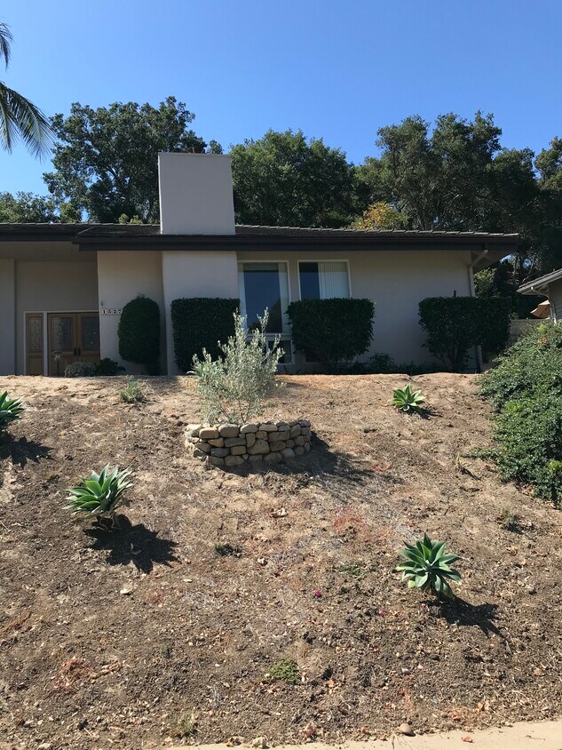 Building Photo - 1527 Manitou Rd