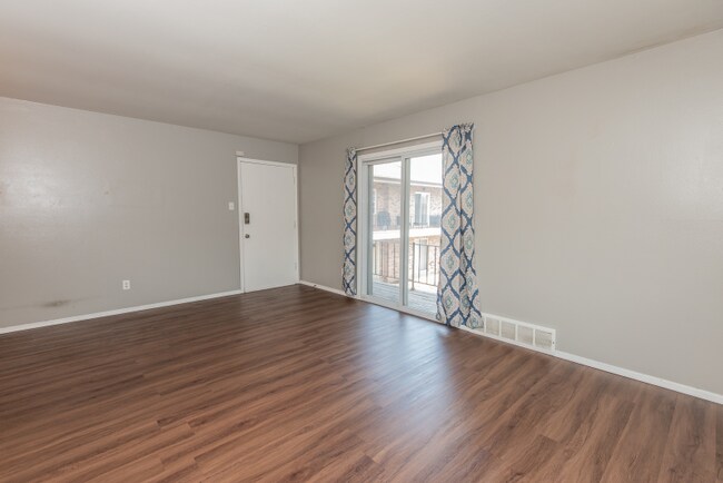 Building Photo - 6916 Colonial Woods Dr