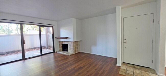 Foto del edificio - 508 Woodside Oaks