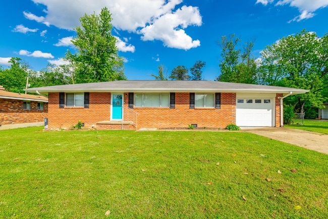 Photo - 1202 Collins Cir House