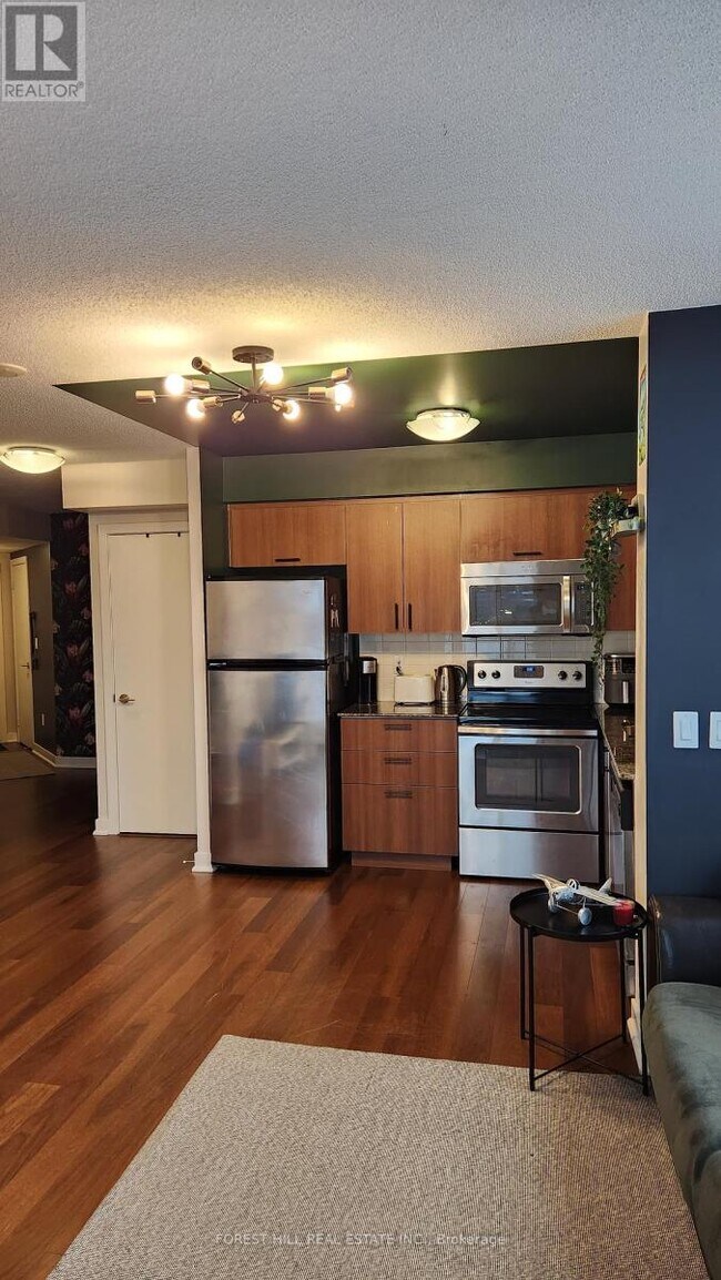 Photo du bâtiment - 5740-5740 Yonge St