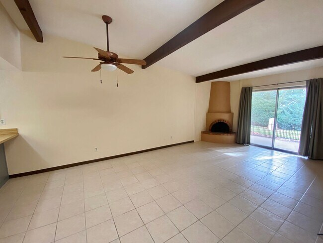 Foto del edificio - TOWNHOME - VILLAGE OF OAK CREEK