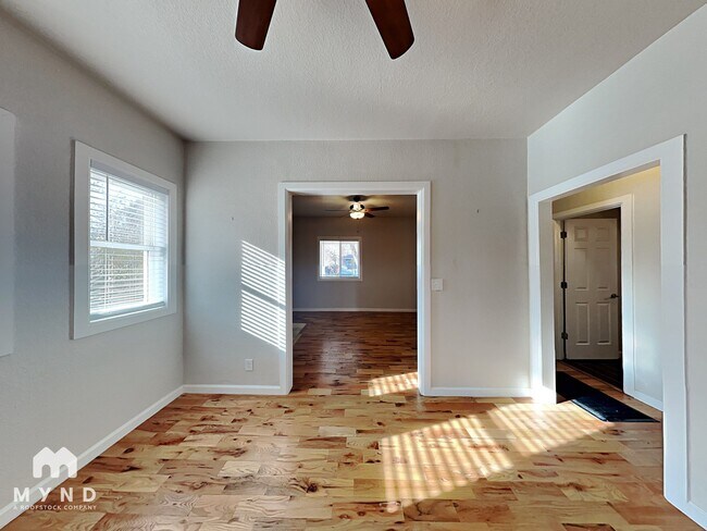 Building Photo - 2426 S Acoma St