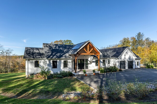 Building Photo - 42 Pond Ridge Rd