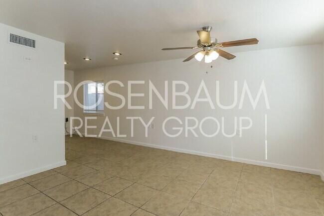 Foto del edificio - Beautifully updated 3-bedrooms, 2-baths ho...