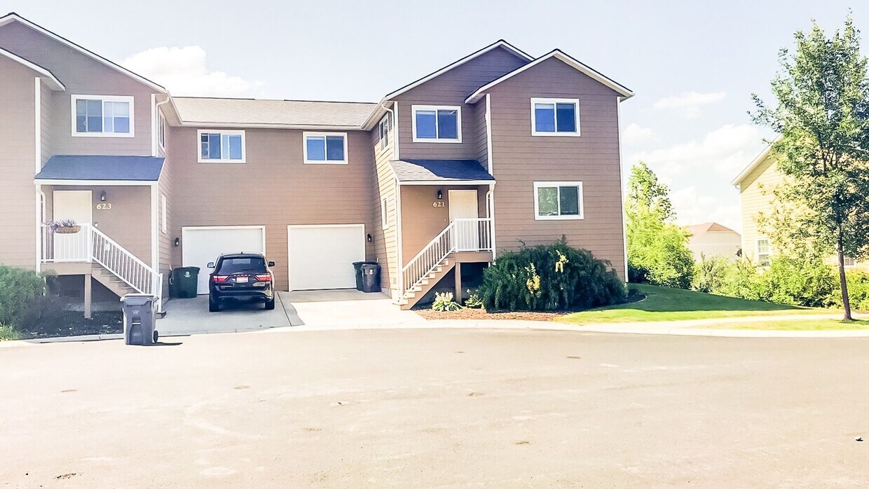 Primary Photo - Beautiful 4 bedroom 3 bath townhouse w/att...