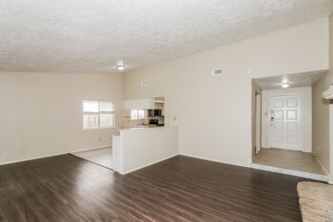 Foto del edificio - 8419 Old Meadow Ln