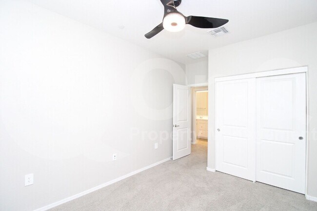 Building Photo - 2633 S Catherine Dr