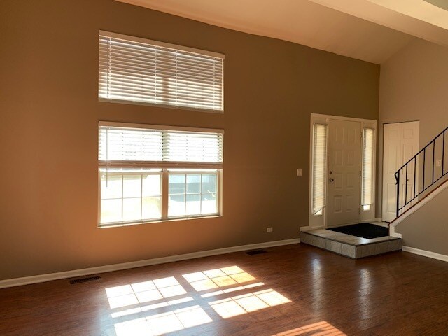 Building Photo - 145 Hazelnut Dr