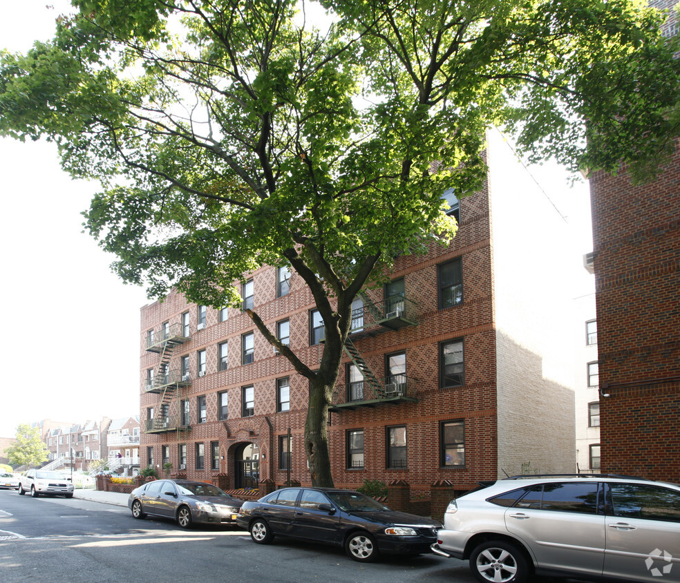 Building Photo - 1955 E 7th St