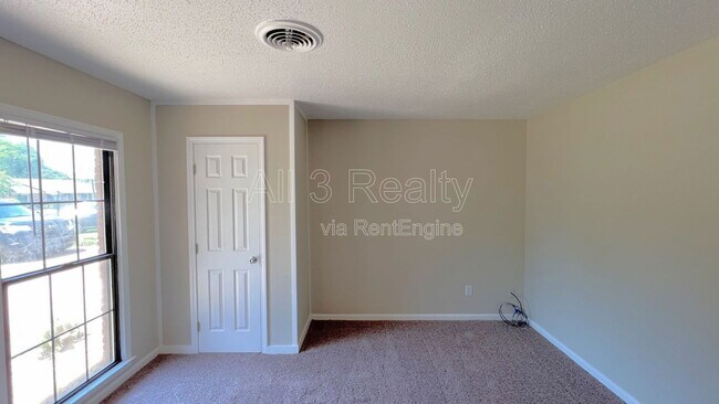 Building Photo - 418 Stroll Dr