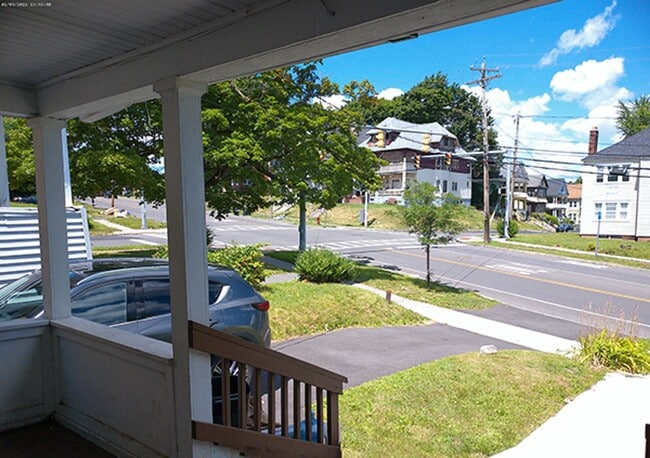 Photo - 2406 E Genesee St House