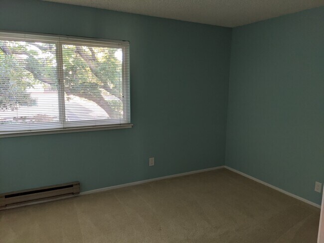 Building Photo - 835 Bing Dr