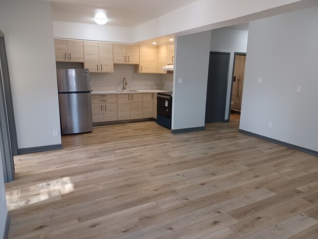 Photo du bâtiment - 191 Lakeshore Rd E