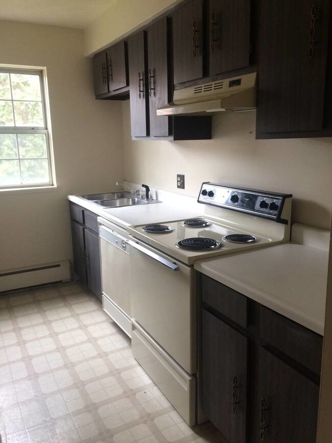 Cocinas de galera - 35 Oakmount Ave