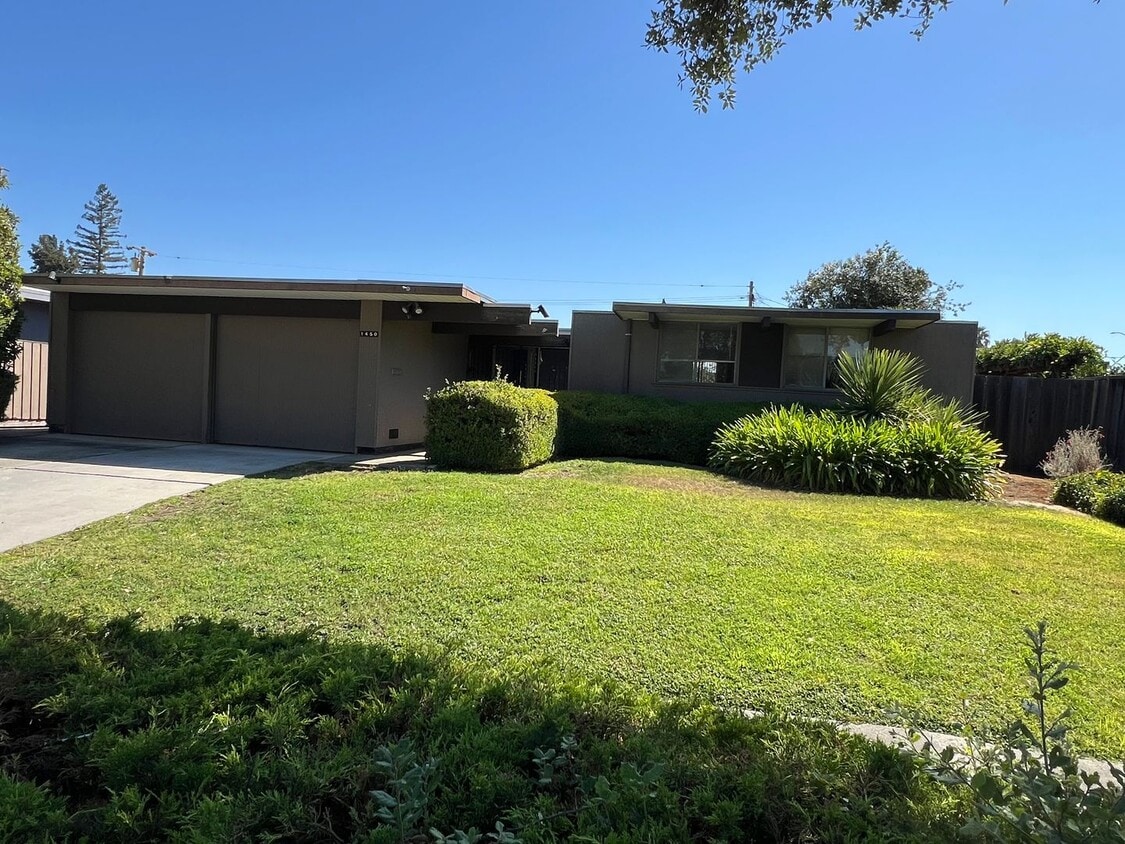 3 Bedroom, 2 Bath Single-Story Home - 3 Bedroom, 2 Bath Single-Story Home