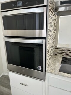 Oven/Microwave - 121 14th St