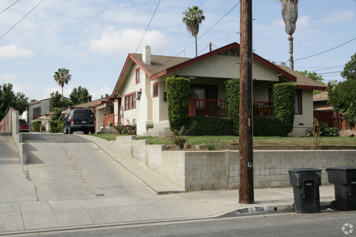 Primary Photo - 330 E Newmark Ave