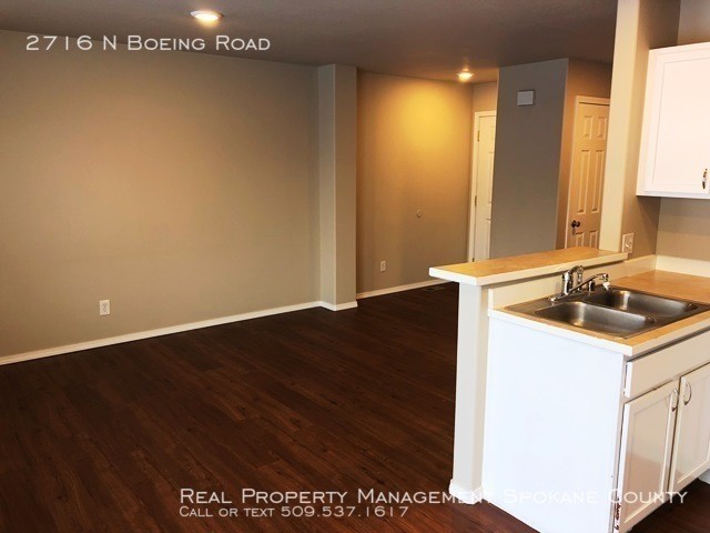 Foto del edificio - Newer 3 Bedroom Townhome