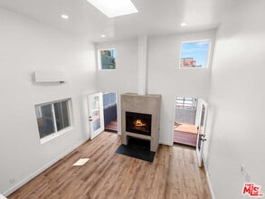 Building Photo - 667 Brooks Ave